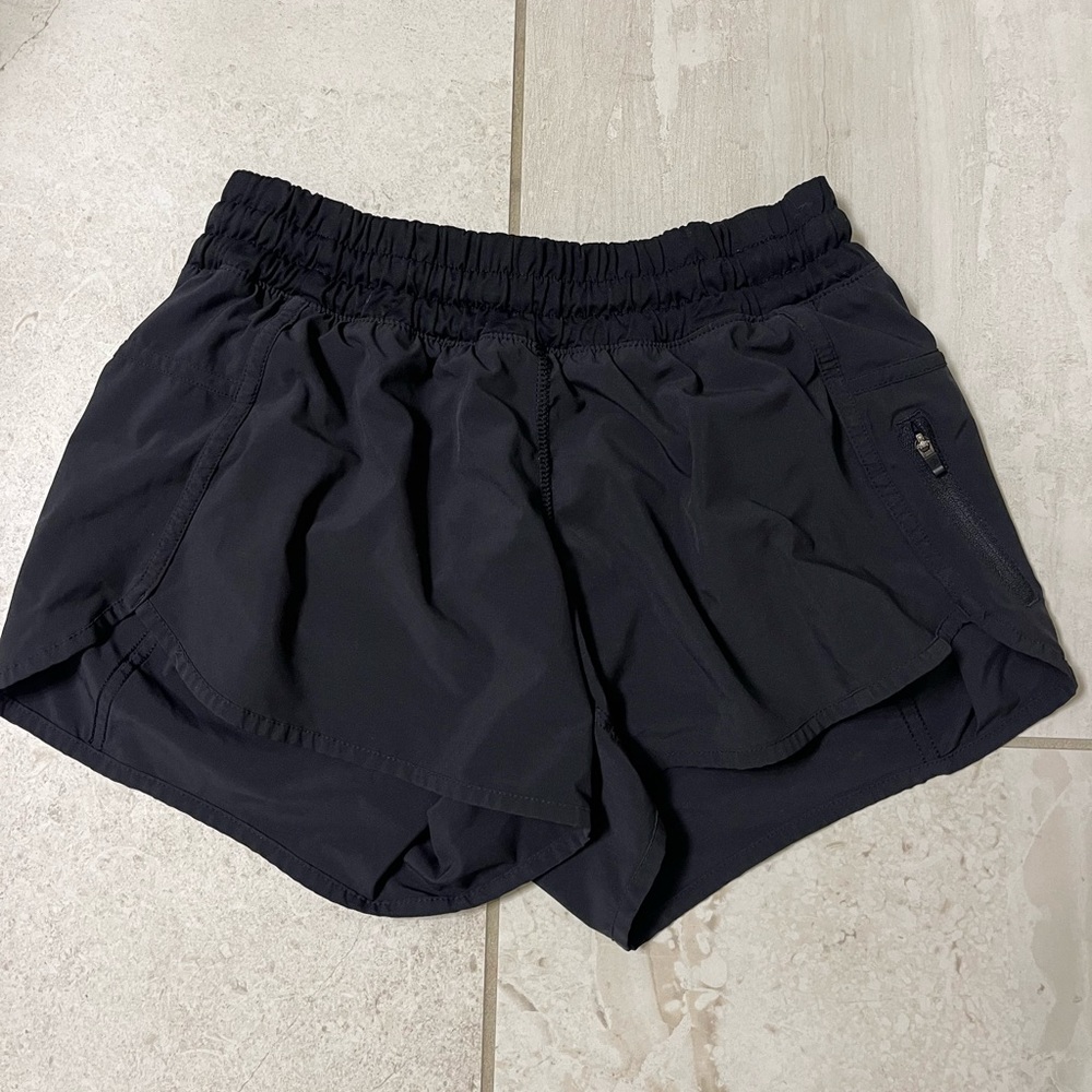 Good condition lululemon tracker shorts 3” in black